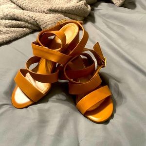 Vionic orthopedic ankle wrap heels. Size 9, ladies shoe. Camel/ brown in color